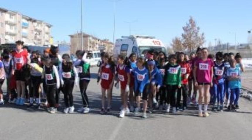 (&ouml;zel Haber) Erzurum&rsquo;da Buz Gibi Havada Bayıltan Yarış