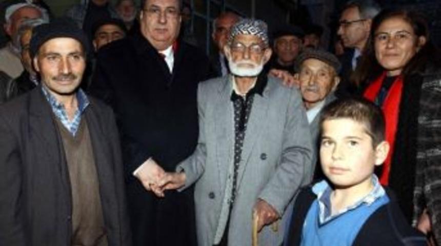 Başkan &Ouml;zcan G&uuml;lnar'da Halkla Buluştu