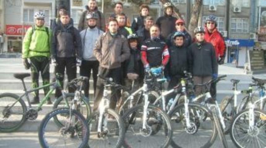 Burhaniyeli Bisikletçiler Tuncel Kurtiz’e Gitti
