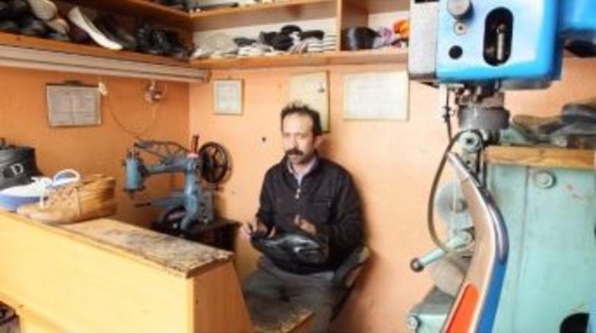 İşitme Engelli Gen&ccedil; Kalıcı Bir İş İstiyor