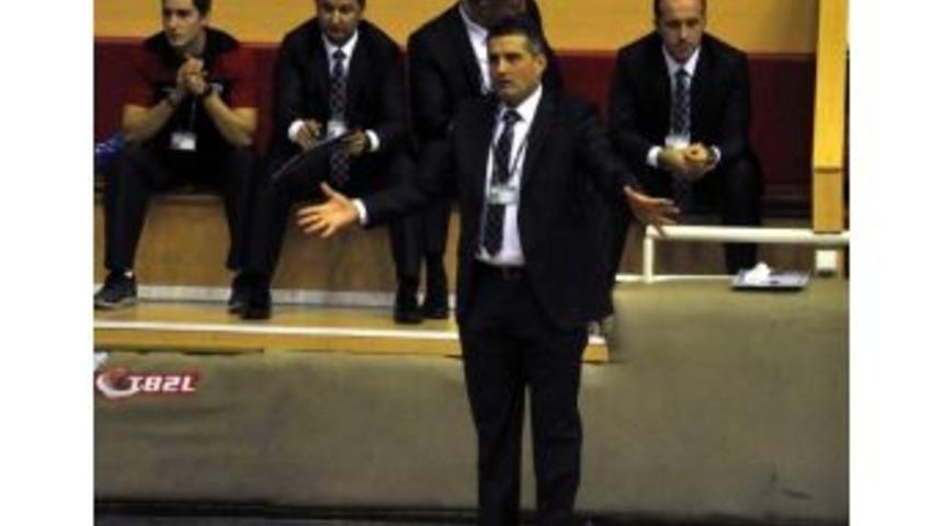 Best Balıkesir Basketbol Takımı, Antren&ouml;r Mustafa Derin İle Yollarını Ayırdı