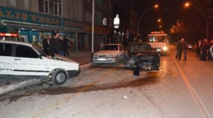 Kontrolden &Ccedil;ıkan Ara&ccedil; Park Halindeki Otomobillere &Ccedil;arptı