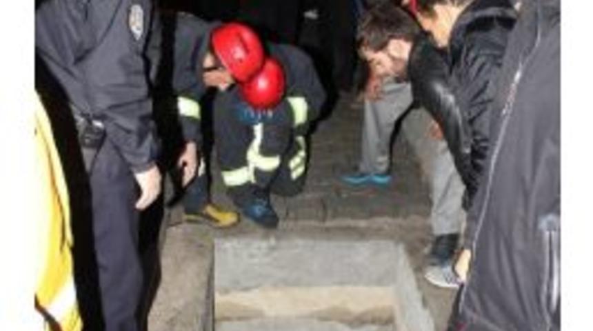 (&ouml;zel Haber) 3 Metrelik Menfeze D&uuml;şen Boks Antren&ouml;r&uuml; Yaralandı