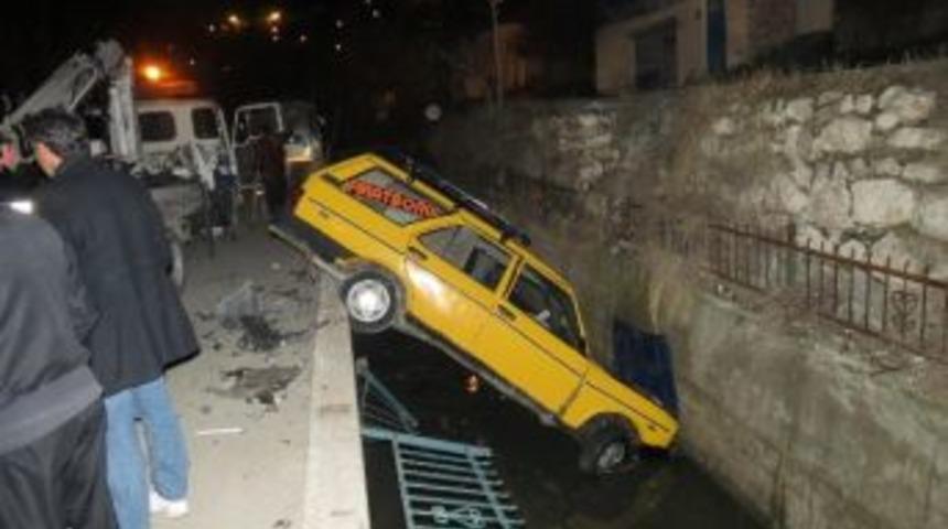 Park Halindeki Otomobili Kanala U&ccedil;urdu