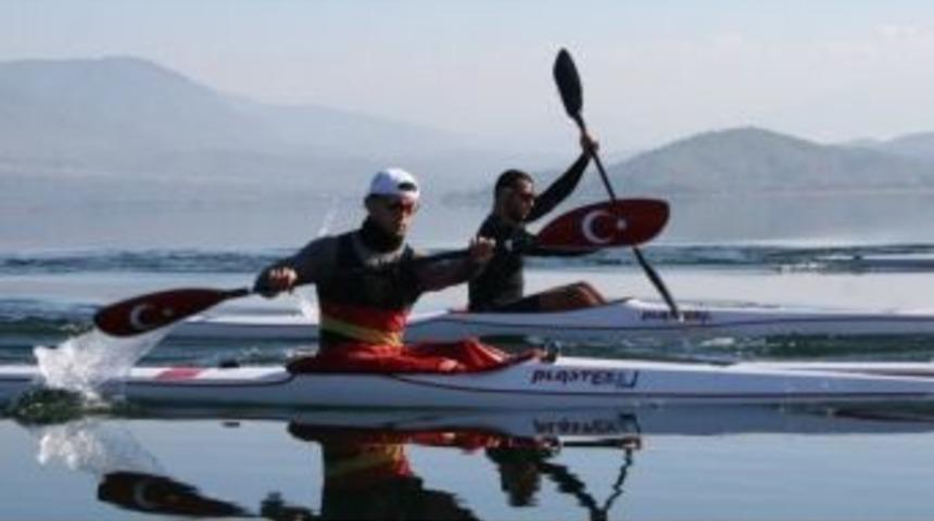 Serka Ve Ar&uuml;&rsquo;den &Ccedil;ıldır G&ouml;l&uuml;&rsquo;ne Kamp Merkezi