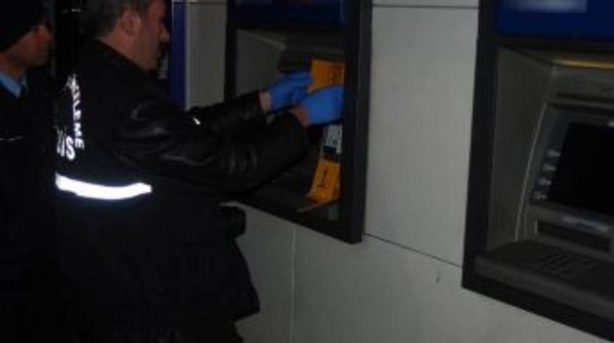 Atm'de Kopyalama Cihazı Bulundu