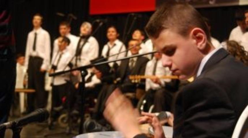 Engelli Ve Roman &Ccedil;ocuklardan Muhteşem Konser