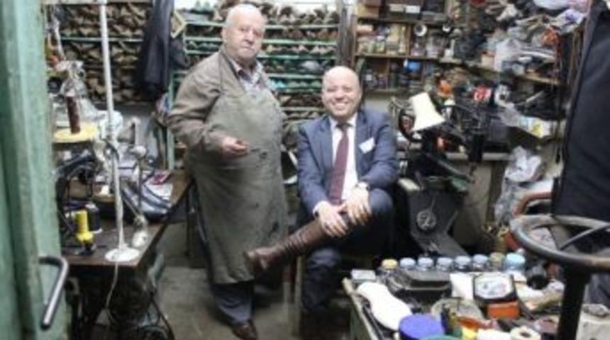 Ak Parti&rsquo;nin Efeler Adayı Pekg&uuml;zel, K&ouml;r&uuml;kl&uuml; Efe &Ccedil;izmesi Giydi