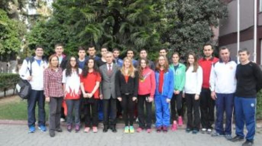 Hadi, Gen&ccedil; Y&uuml;zme Milli Takımı Kabul Etti