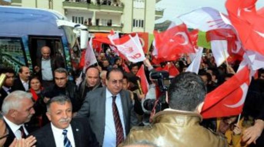 Başkan &Ouml;zcan Se&ccedil;im &Ccedil;alışmalarını S&uuml;rd&uuml;r&uuml;yor