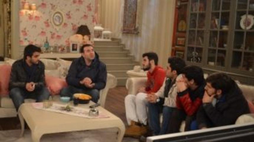 İlk Stajlarını &Ccedil;ocuklar Duymasın Setinde Yaptılar