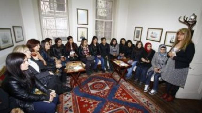 Başkan Tartan, Kilimci Van'lı Kızları Ağırladı