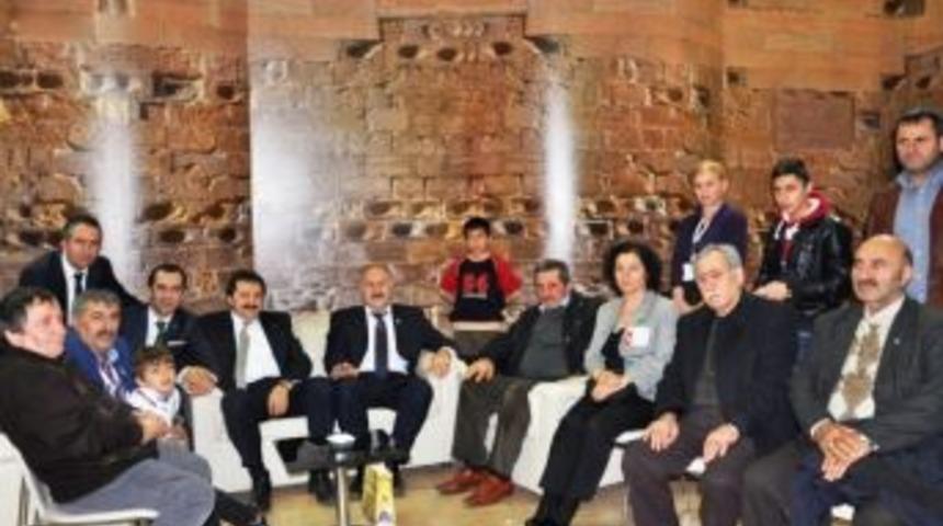 Emitt&rsquo;te Bayburt Ticaret Ve Sanayi Odası Başkanı İbrahim Yumak Bayburt Standını Ziyaret Etti