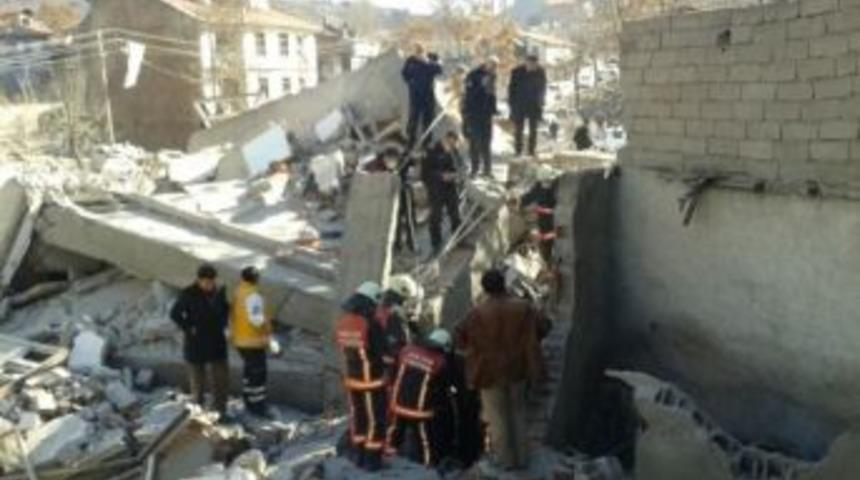 Ankara'da 5 Katlı Binanın Yıkımı Sırasında G&ouml;&ccedil;&uuml;k Yaşandı