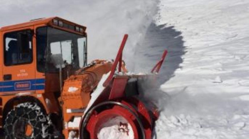 (&ouml;zel Haber) - Van Bah&ccedil;esaray Yolu Ulaşıma A&ccedil;ıldı