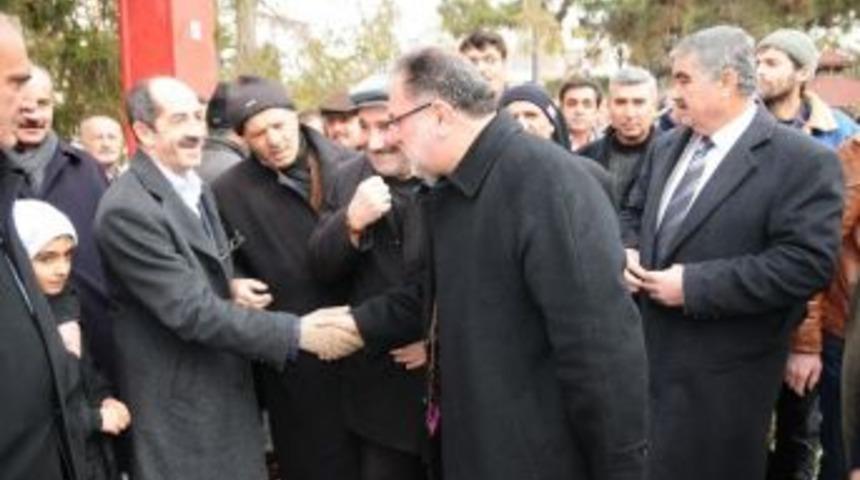 G&uuml;la&ccedil;ar&rsquo;a Sevgi G&ouml;sterisi