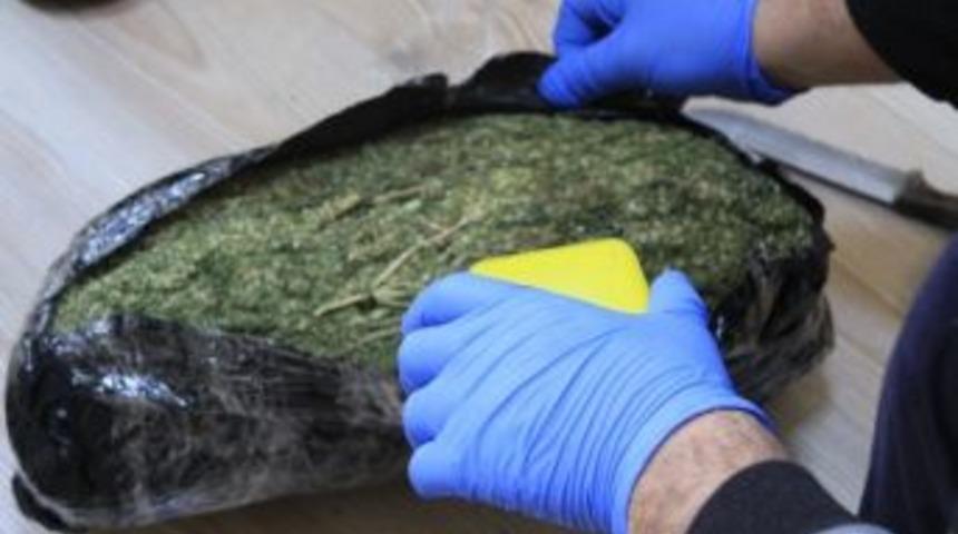 Kars&rsquo;ta 22 Kilo Esrar Ele Ge&ccedil;irildi