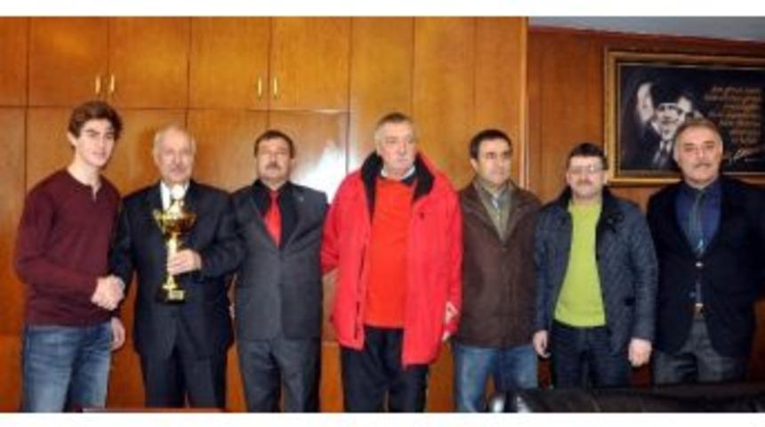 Zonguldak Belediyespor Yıldız Erkek Basketbol Takımın&rsquo;dan Başkan Akdemir&rsquo;e Ziyaret