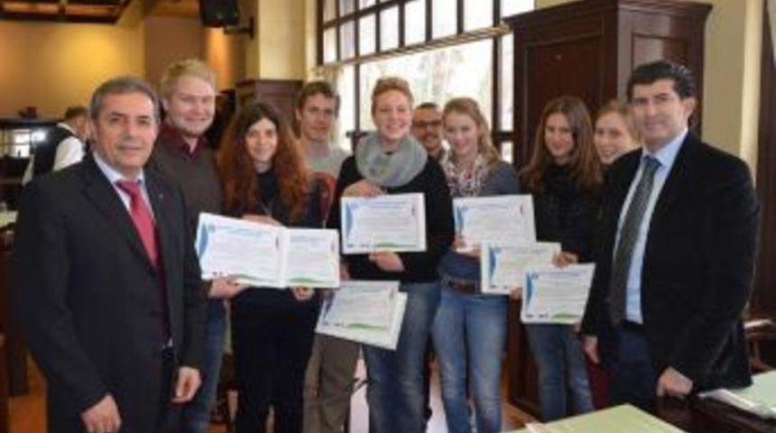 A&uuml; Dil Kursuna Katılan Erasmus &Ouml;ğrencileri İ&ccedil;in Sertifika T&ouml;reni D&uuml;zenlendi