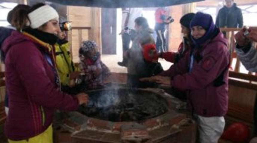 Sarıkamış Cıbıltepe Kayak Merkezi&rsquo;ndeki Kafeteryaların A&ccedil;ılışı Yapıldı