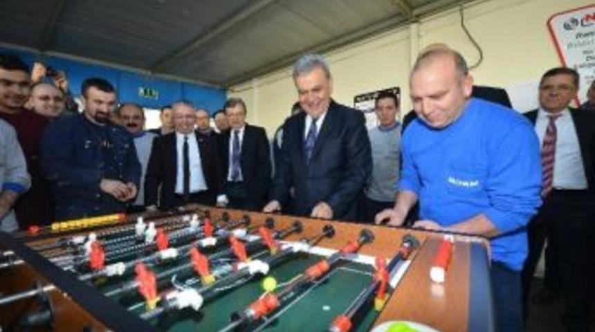 Başkan İş&ccedil;ilerle Langırt Oynadı