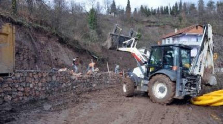 G&ouml;lc&uuml;k Hasaniye K&ouml;y&uuml;'nde Yol &Ccedil;alışmaları Devam Ediyor