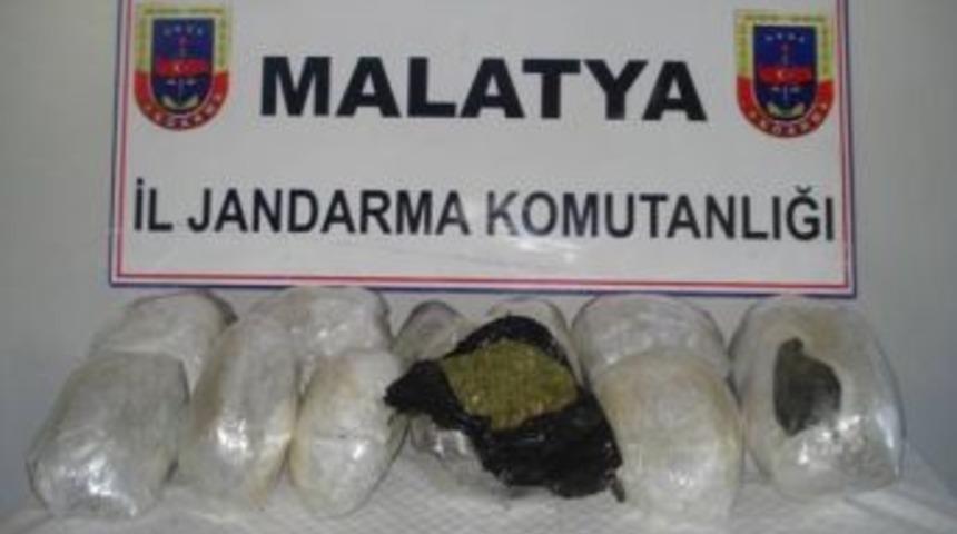 Otomobilde 30 Kilo Esrar Ele Ge&ccedil;irildi