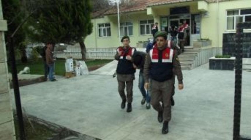 &Ccedil;aldıkları Malzemeleri Satarken Yakalandılar