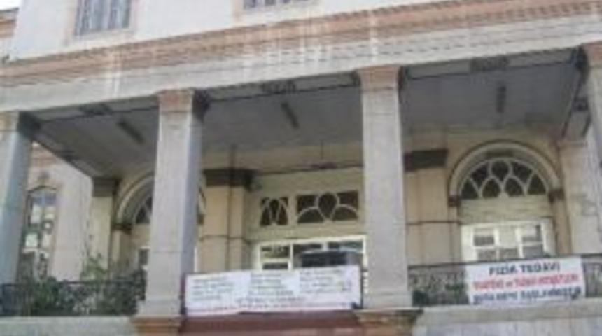 Sağlık&ccedil;ılar, Tarihi Doğumevinin Kuzey Sekreterliği Olmasını Protesto Etti