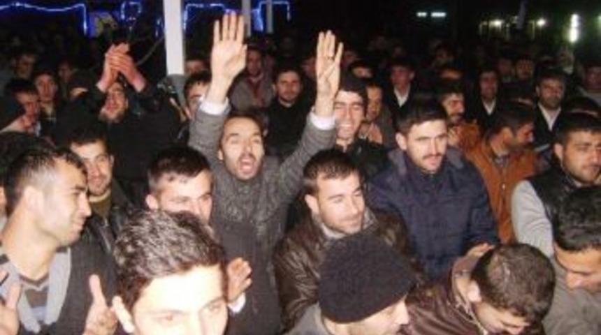 Vahap K&uuml;&ccedil;&uuml;k, Coşkuyla Karşılandı