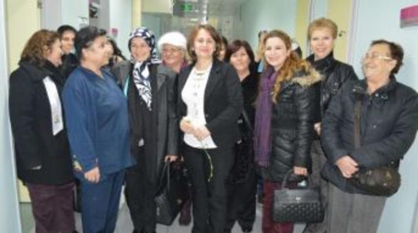 Ak Parti Kadın Kolları'ndan Hastane Ziyareti