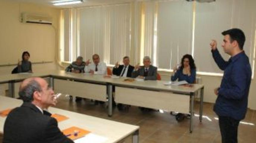 Me&uuml;&rsquo;de Akademik Ve İdari Personele İşaret Dili Eğitimi Veriliyor
