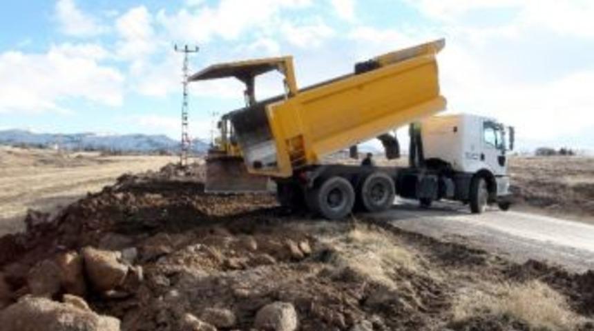 Reşadiye-zincidere Yolu Genişliyor