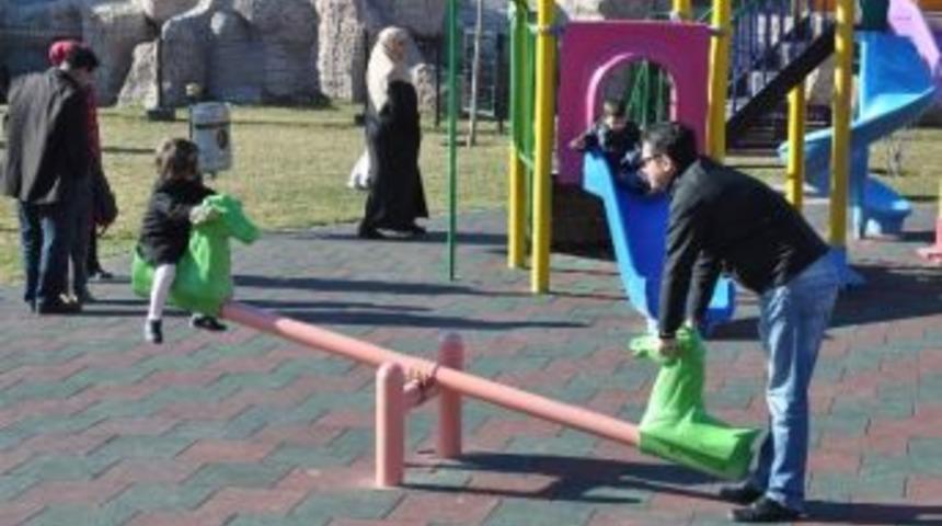 G&uuml;neşi G&ouml;ren Parka Koştu