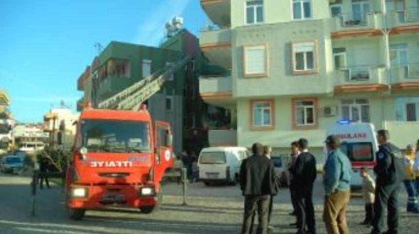 Apartman Boşluğunda &Ccedil;ıkan Yangını Korkuttu