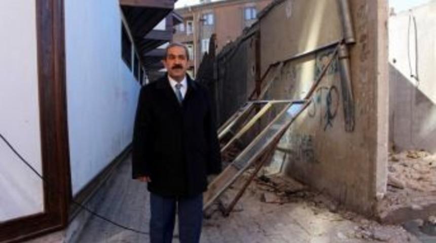 Başkan &Uuml;rg&uuml;p, Tarihi &Ccedil;orap&ccedil;ı Hanı'nda Devam Eden &Ccedil;alışmaları İnceledi