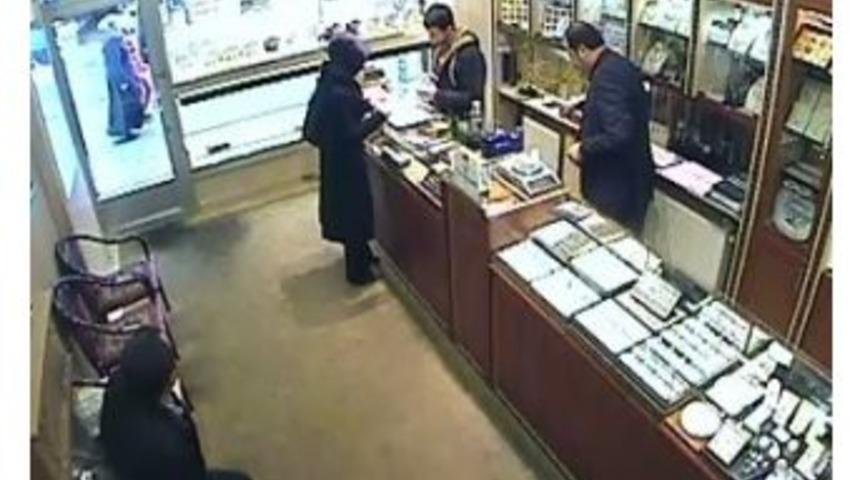 Kuyumcudan Hırsızlık G&uuml;venlik Kameralarına Yansıdı