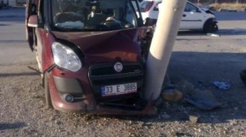 Afyonkarahisar&rsquo;da Trafik Kazası: 4 Yaralı