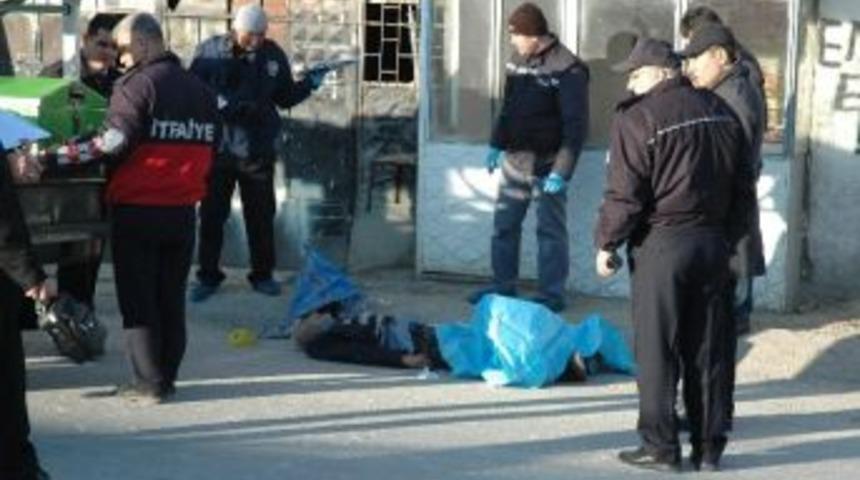 (&ouml;zel Haber) Yaşlı Adam Cadde Ortasında &Ouml;l&uuml; Bulundu