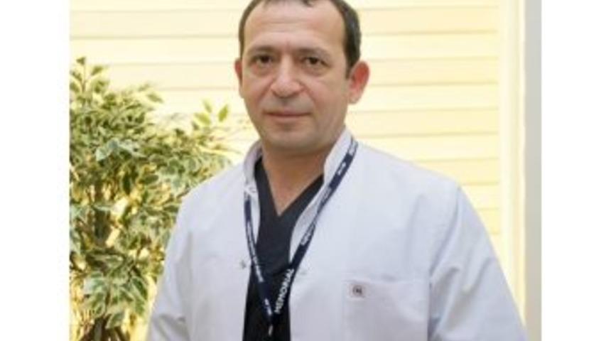 Kolon Kanserine D&uuml;ğme B&uuml;y&uuml;kl&uuml;ğ&uuml;nde Kesi İle Ameliyat