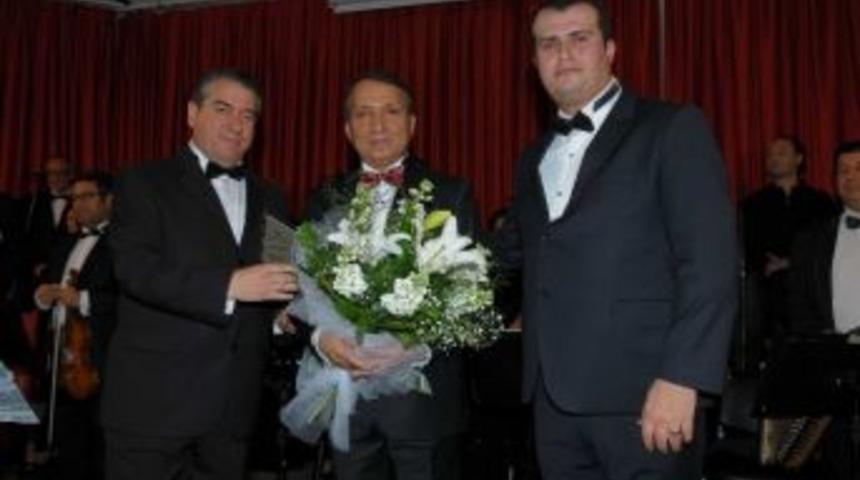 &Ccedil;eşmede Yıldızlar Ge&ccedil;idi