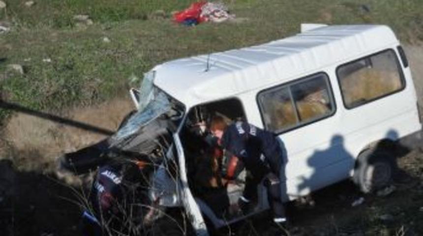 Balıkesir'deki Trafik Kazasında &Ouml;l&uuml; Sayısı 2'ye Y&uuml;kseldi