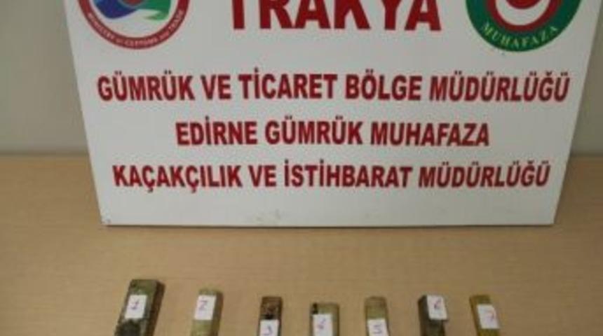 Kapıkule'de Bir Otob&uuml;s&uuml;n Motor Kapağında Altın Bulundu