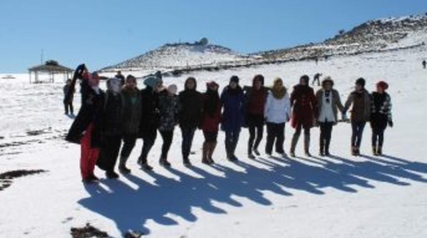 Gen&ccedil;lerin Kayak Ve Piknik Keyfi