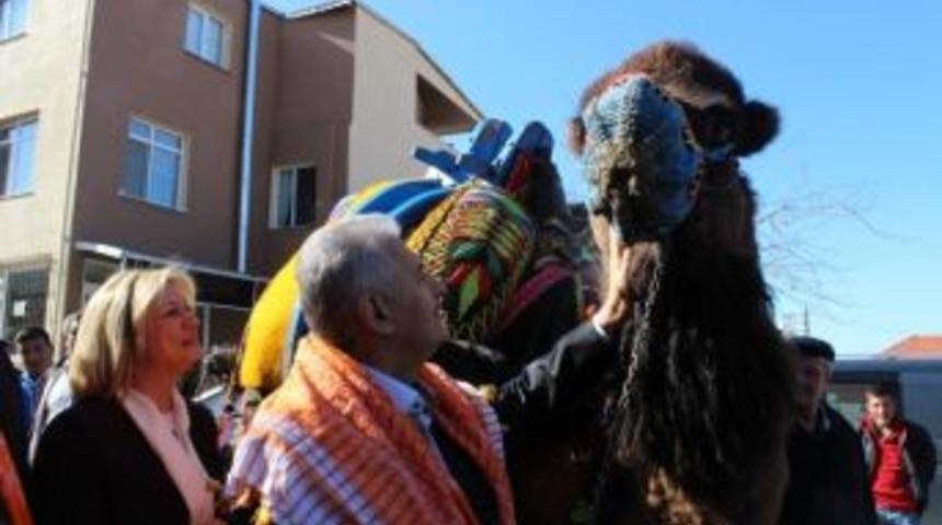 Binali Yıldırım Deve Sevdi, Tıraş Oldu, Marangozluk Yaptı, Okey Oynadı