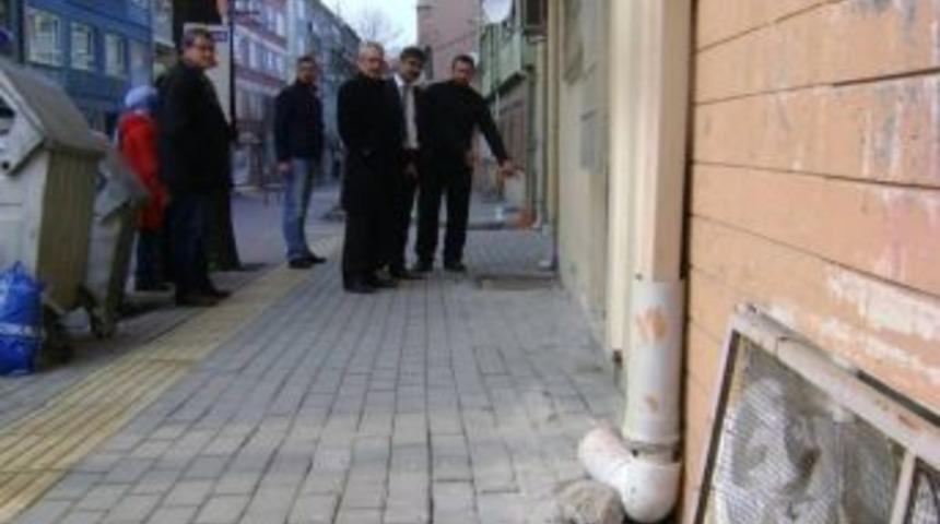 Pınarbaşı Caddesi&rsquo;nde Bodrumları Su Basıyor