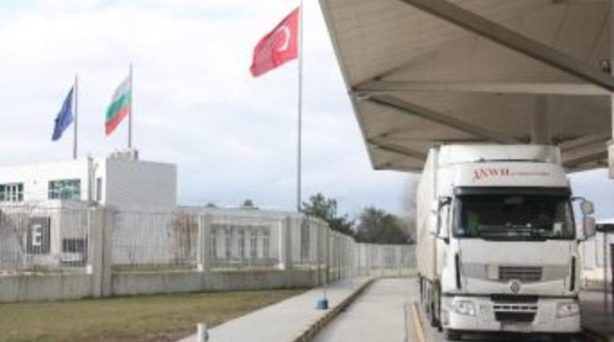 Kapıkule'de Bekleyen Tır'larda Gıda &Uuml;r&uuml;nleri Bozuldu