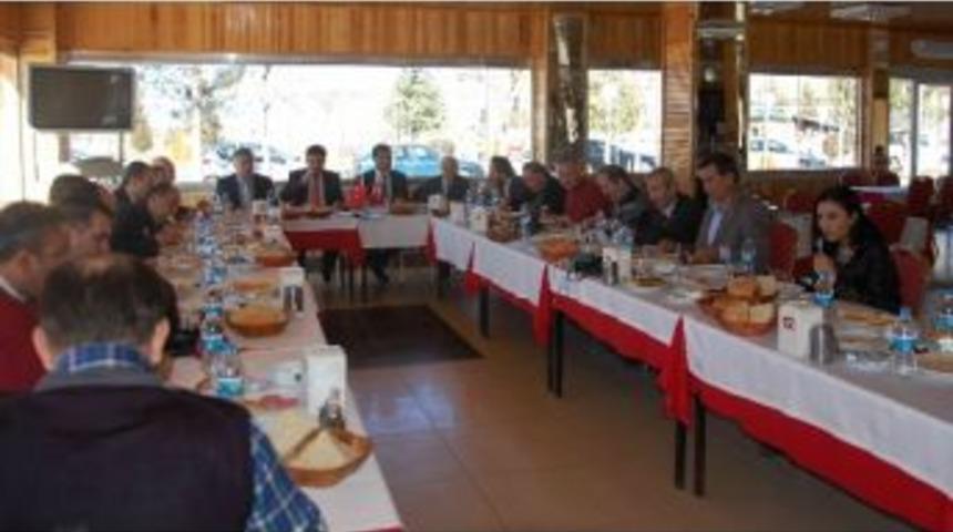 Maliye Bakan Yardımcısı Cantimur Simav&rsquo;ın Ak Parti Belediye Başkan Adaylarını Tanıttı