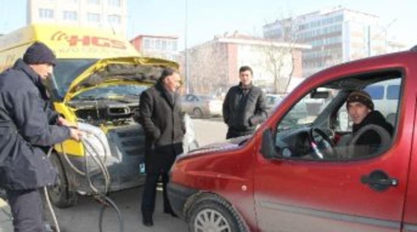 Ardahan'da Ptt &Ccedil;alışanlarının Soğukla M&uuml;cadelesi