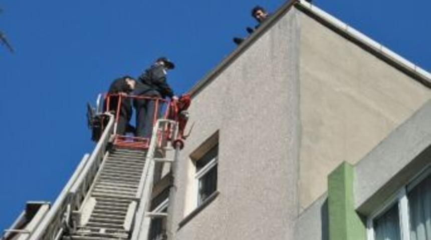 &Ccedil;ocukları Kendisine G&ouml;sterilmeyen Şahıs İntihara Kalkıştı